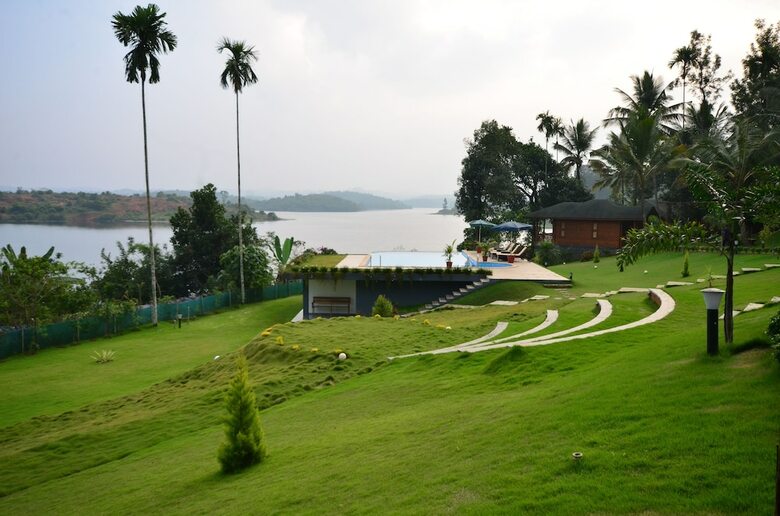 Hotel Lakerose Wayanad Resort