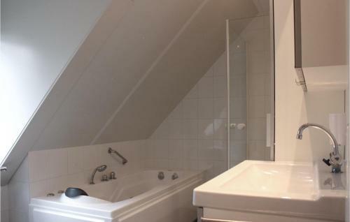 Three-bedroom Holiday Home In Wemeldinge