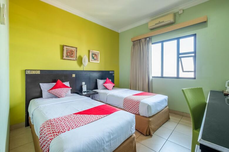 Hostal Capital O 1010 Isola Resort
