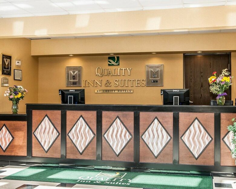 Hotel Quality Inn & Suites