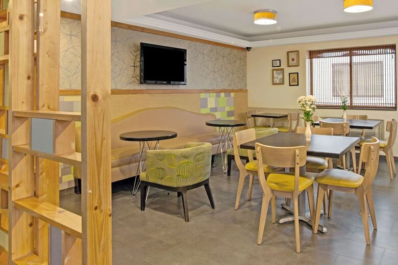 Hotel Ramada By Wyndham Staten Island