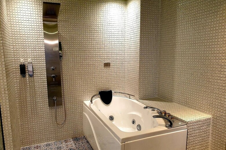 Thinker Hotel