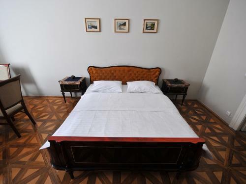 4-room Central Apartment King Danylo Monument