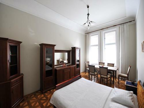4-room Central Apartment King Danylo Monument