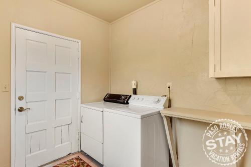 Cozy Casa Blanca 2448