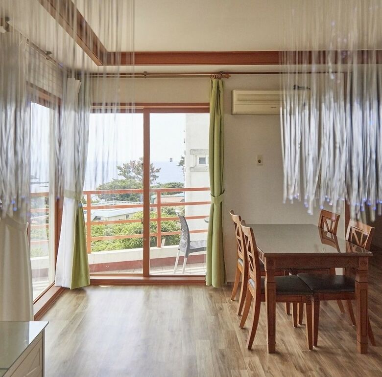 Jeju At The Beach Pension