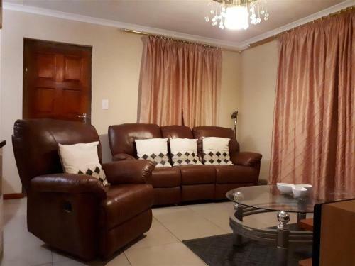 Booked Easy - Near Airport
