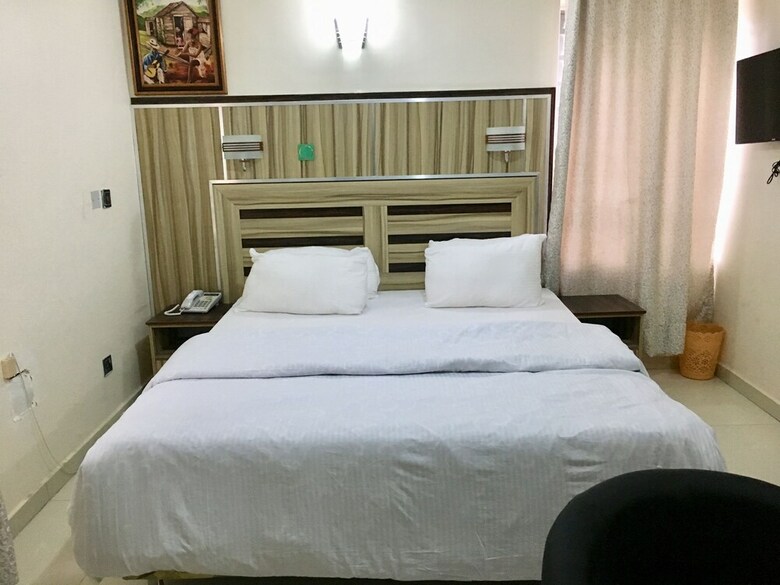 Shuallson Hotel