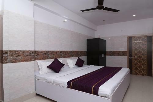 Hotel Oyo 12911 Velvet Inn