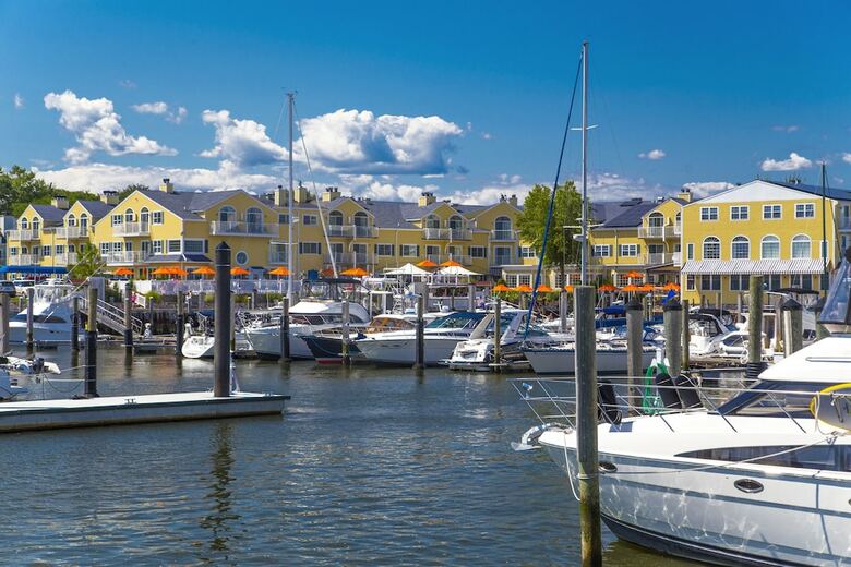 Hotel Saybrook Point Resort & Marina