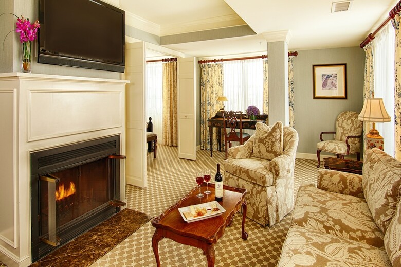 Hotel Saybrook Point Resort & Marina