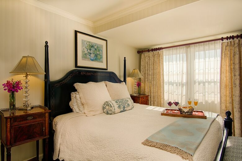 Hotel Saybrook Point Resort & Marina