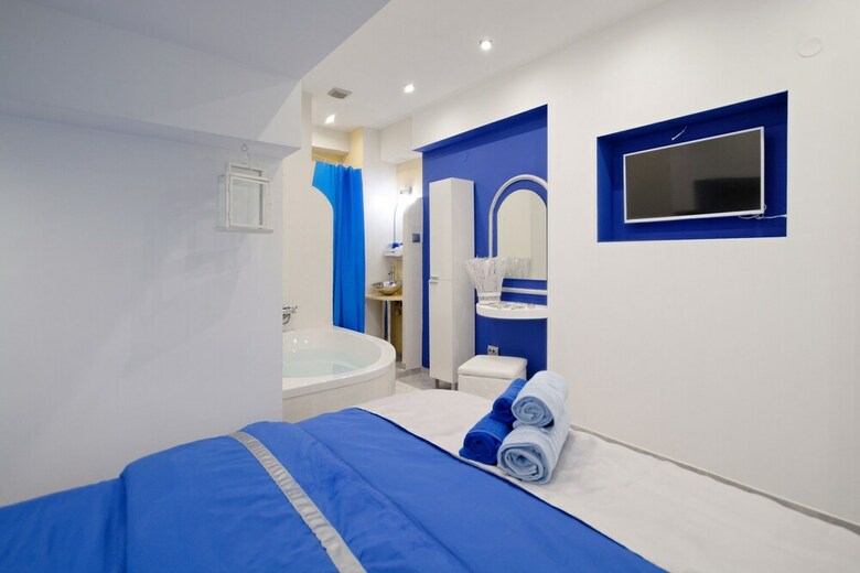 Aparthotel Santorini Style Honeymoon Apartments