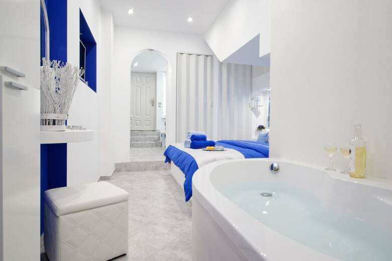 Aparthotel Santorini Style Honeymoon Apartments