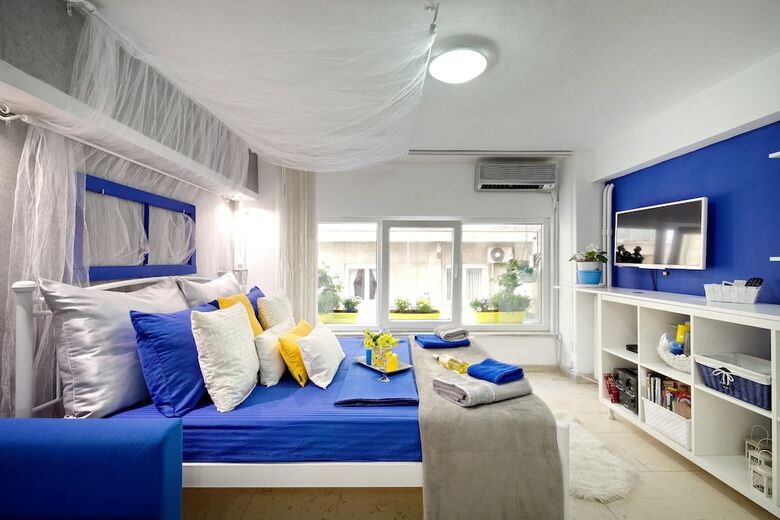 Aparthotel Santorini Style Honeymoon Apartments