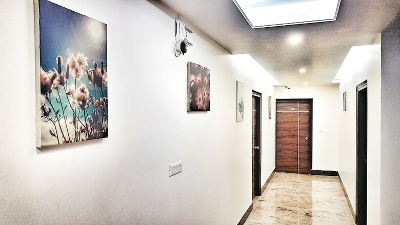 Hotel Aerocity Purple Orchid