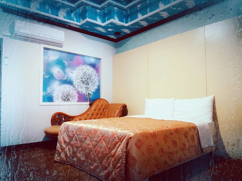Flower Motel