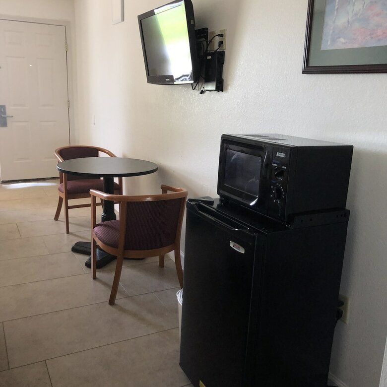 Hotel Clairmont Inn