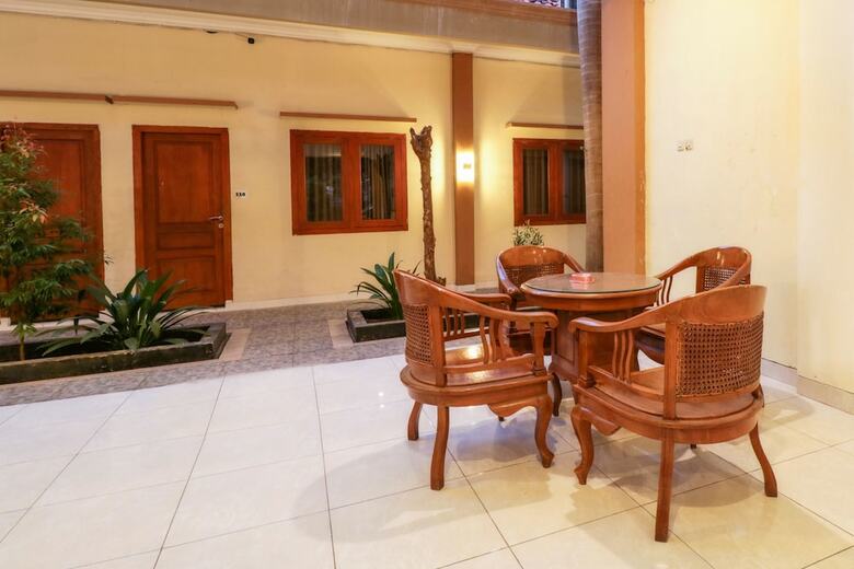 Hostal Oyo 1117 New Garuda Hotel