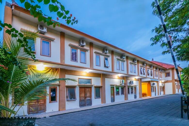Hostal Oyo 1117 New Garuda Hotel