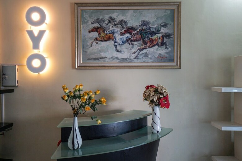 Hotel Oyo 776 Bless House