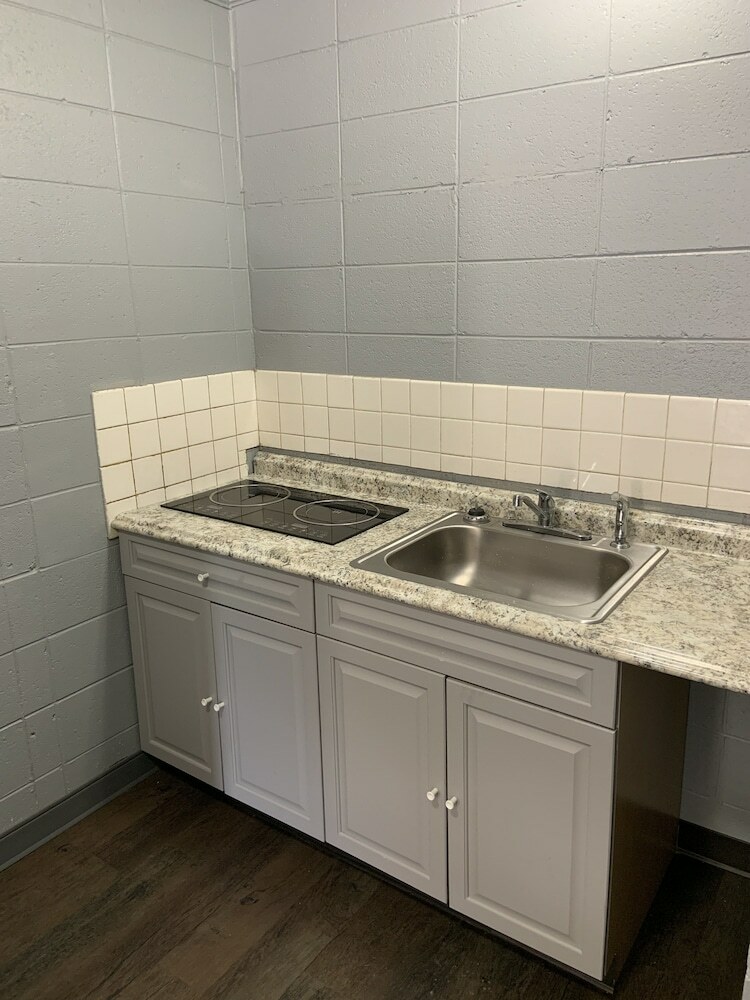 Hotel Birchwood Suites