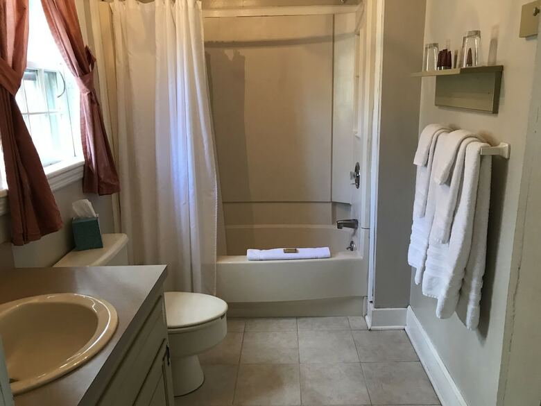 Bed & Breakfast Inn At Millrace Pond