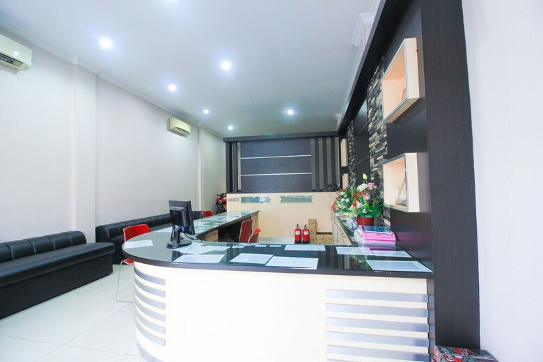 Hostal Oyo 1227 Variz Homestay