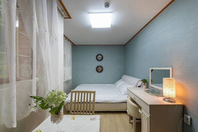 Pension The Hue Largo Bundang