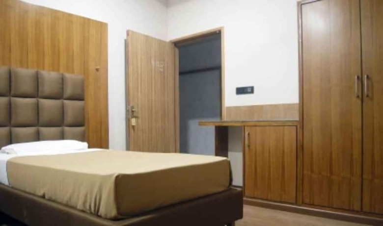 Adb Rooms Hotel Surabhi International