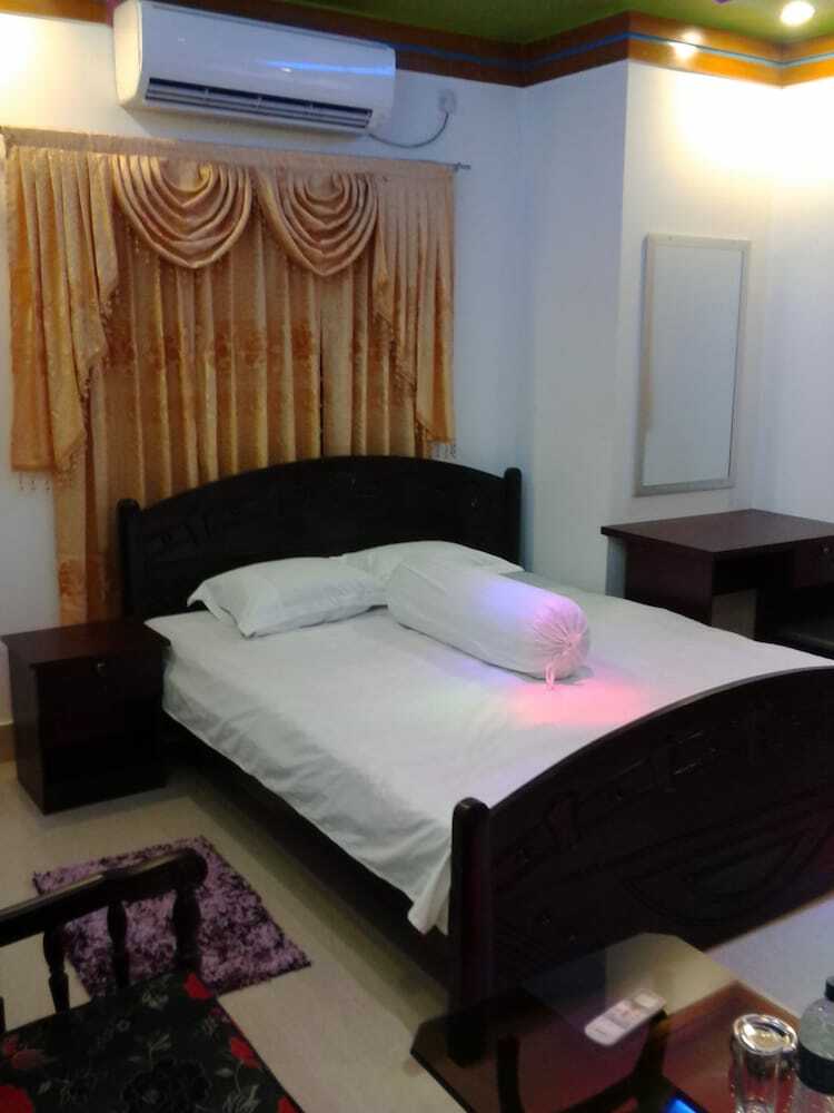 Hotel White Hall Guest House