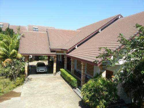 Thong Paeka Hotel