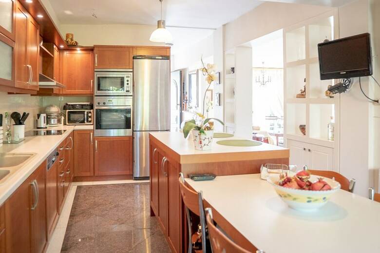 Gorgeous House In Vari
