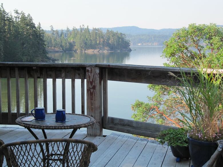 Cabana Arbutus Cove Guesthouse