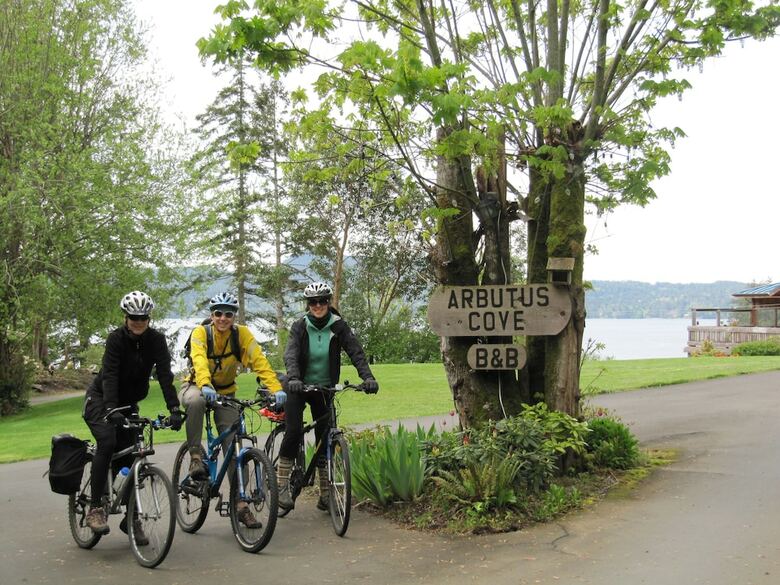 Cabana Arbutus Cove Guesthouse