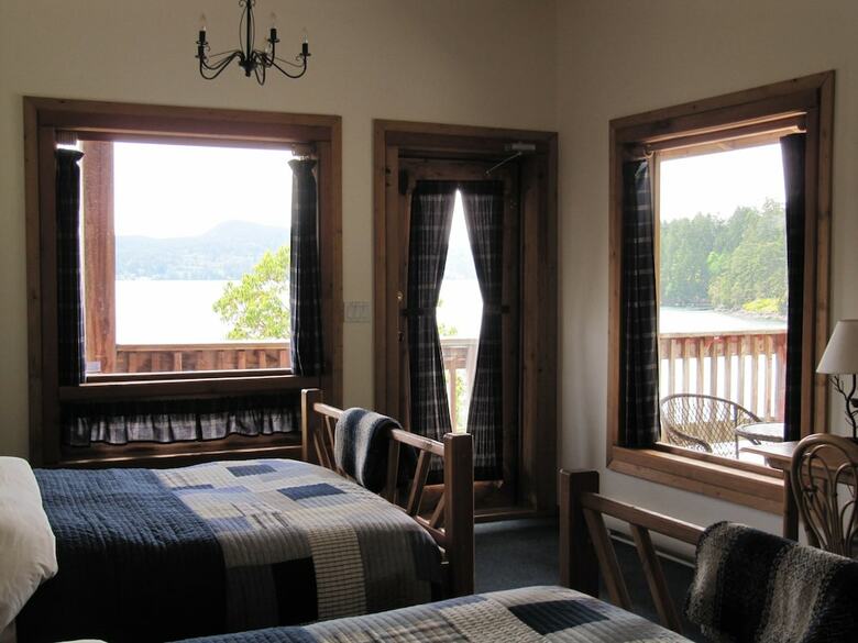 Cabana Arbutus Cove Guesthouse