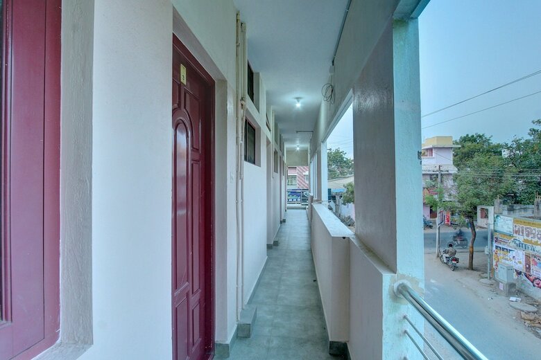 Hotel Oyo 27946 Sandhanam As Abode