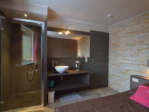 Lodge Holiday Home L Oree Du Lac Les Hautes