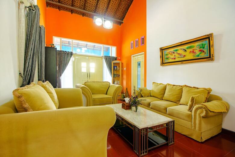 Hostal Oyo 1355 Griya Wismono Homestay