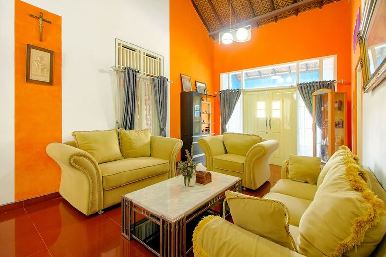 Hostal Oyo 1355 Griya Wismono Homestay