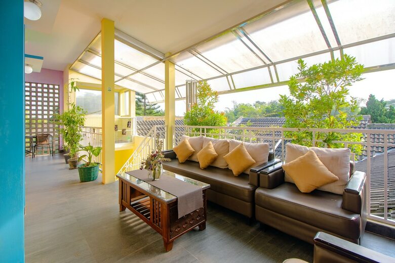 Hostal Oyo 1355 Griya Wismono Homestay