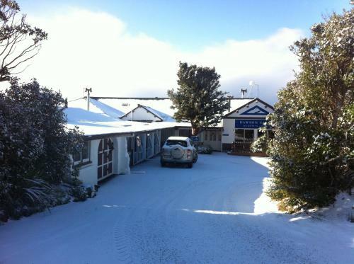 Hotel Dawson Falls Mountain Lodge