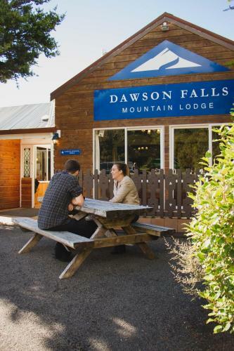 Hotel Dawson Falls Mountain Lodge