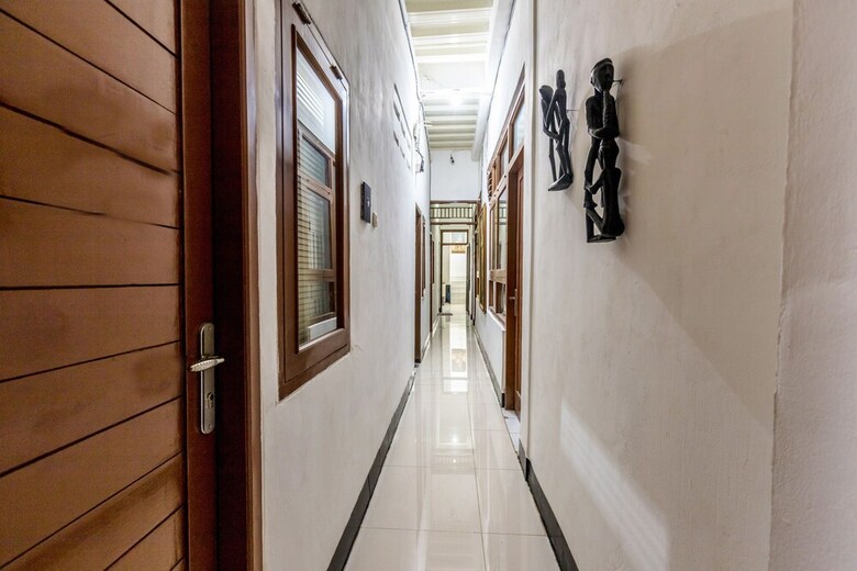 Hotel Oyo 1082 Kost Arie 1