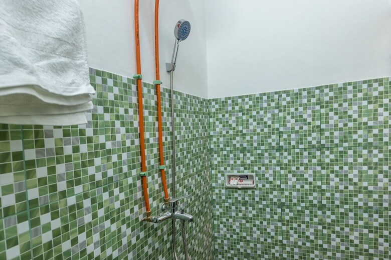 Hotel Oyo 1082 Kost Arie 1