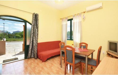 One-bedroom Apartment In Sucuraj