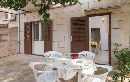 Two-bedroom Apartment In Supetar