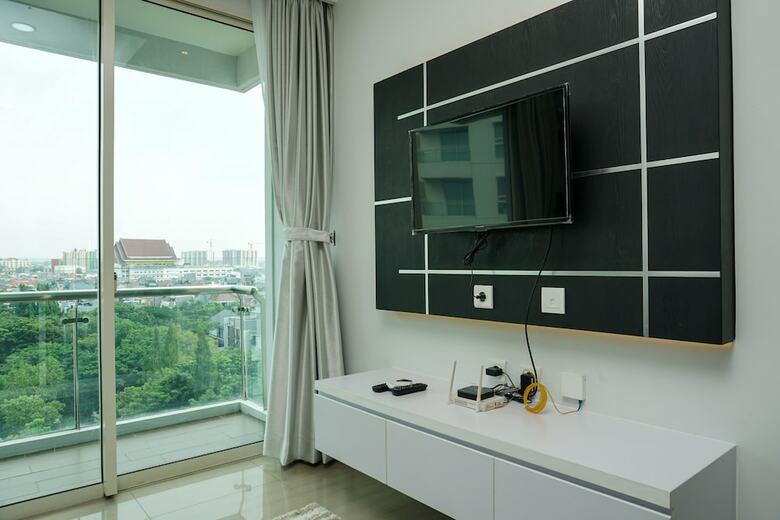 Modern 2br Apartment At Citra Lake Suites