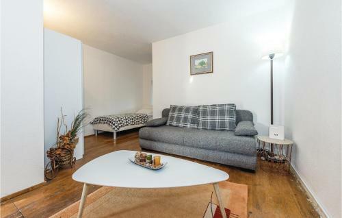 Three-bedroom Holiday Home In Unesic