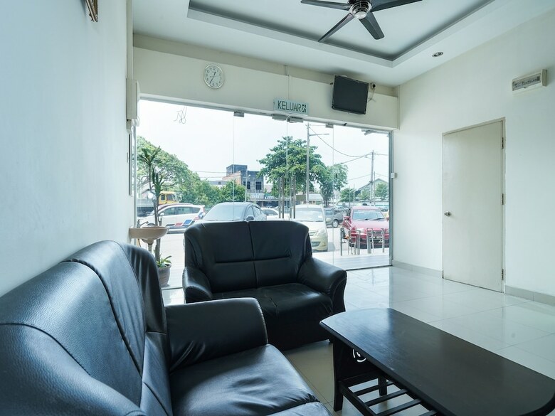 Oyo 44086 Jj Hotel